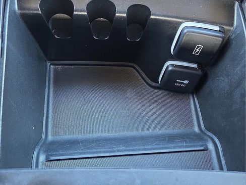 Used 2024 Chrysler Pacifica Limited image 20