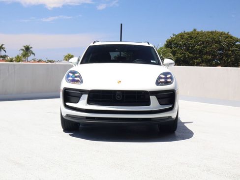 Certified 2026 Porsche Macan AWD/4WD image 6