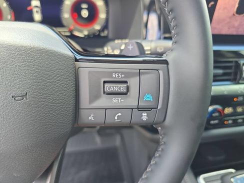 Used 2026 Nissan Pathfinder Platinum FWD image 24
