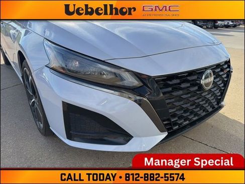 Used 2024 Nissan Altima 2.5 SR w/ SR Premium Package FWD image 10