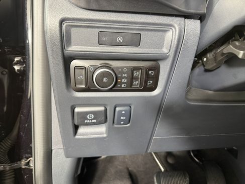 Used 2025 Ford F150 Lariat AWD/4WD image 23