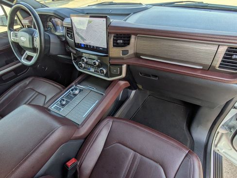Used 2024 Ford Expedition Limited image 42