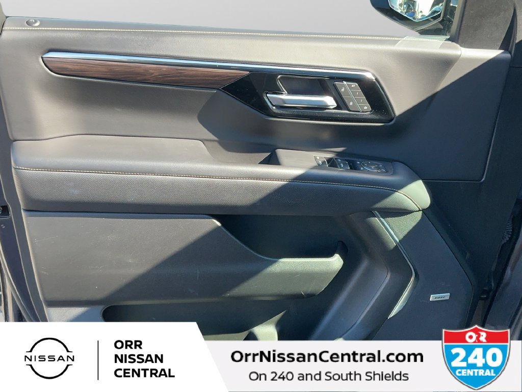 Used 2025 Chevrolet Tahoe Premier AWD/4WD image 18
