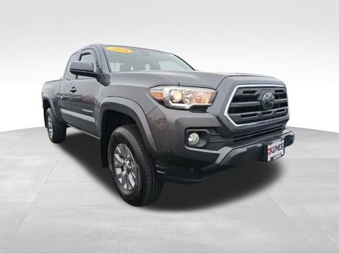 Used 2018 Toyota Tacoma SR5 image 4