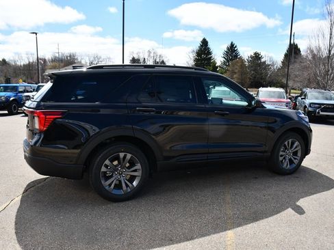 New 2026 Ford Explorer Active image 7