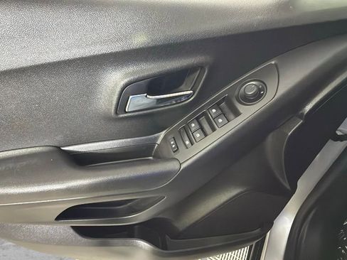 Used 2017 Chevrolet Trax LT w/ LT Convenience Package image 23