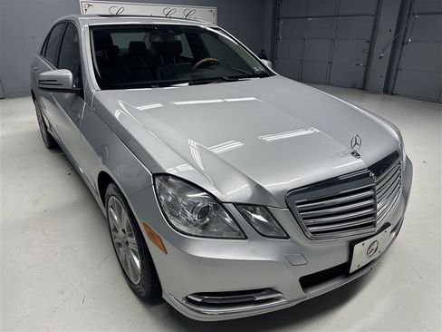 Used 2013 Mercedes-Benz E 350 4MATIC Sedan image 9