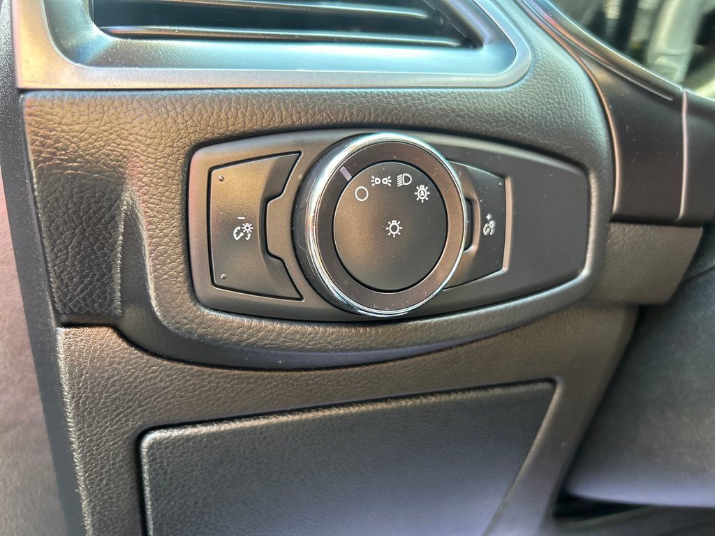 Used 2018 Ford Edge SE AWD/4WD image 20