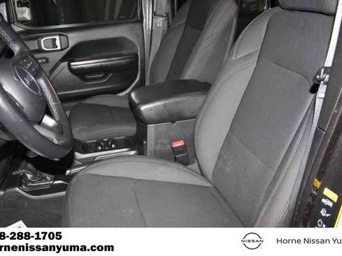 Used 2021 Jeep Gladiator Willys image 4