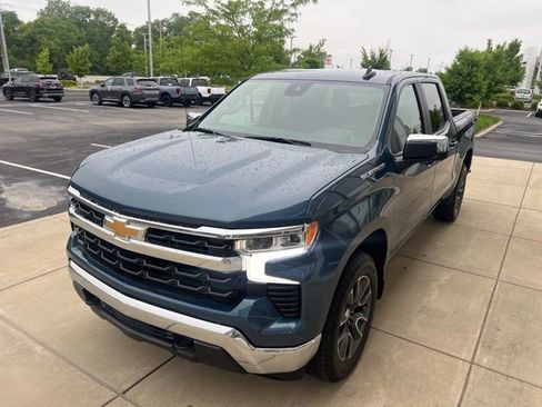 Used 2024 Chevrolet Silverado 1500 LT AWD/4WD image 10