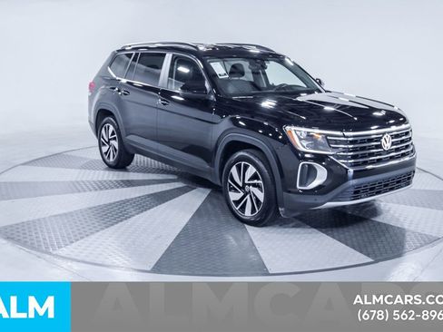 Used 2025 Volkswagen Atlas SE image 14