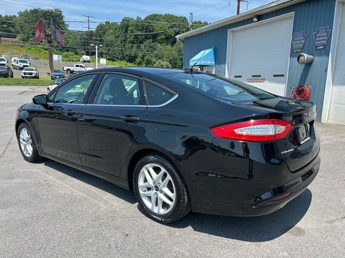 Used 2016 Ford Fusion SE FWD image 3