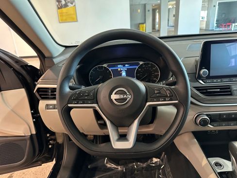 Used 2025 Nissan Altima 2.5 SV image 27