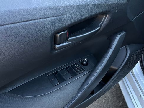 Used 2025 Toyota Corolla LE image 18