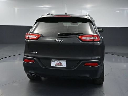 Used 2016 Jeep Cherokee Latitude w/ North All-Season Group AWD/4WD image 6