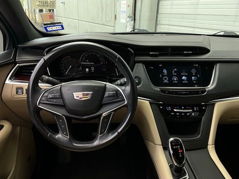 Used 2018 Cadillac XT5 Luxury w/ Driver Awareness Package image 14