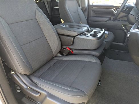 Used 2024 GMC Sierra 1500 SLE image 10