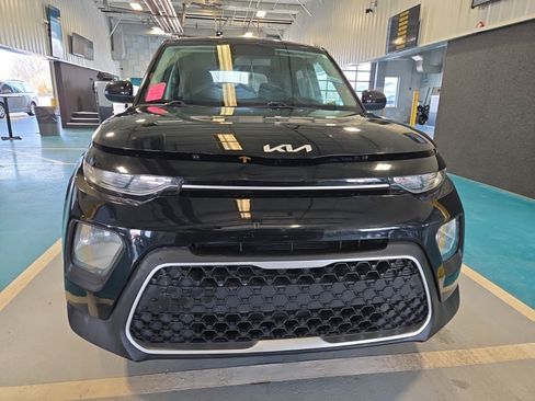 Used 2022 Kia Soul LX image 2