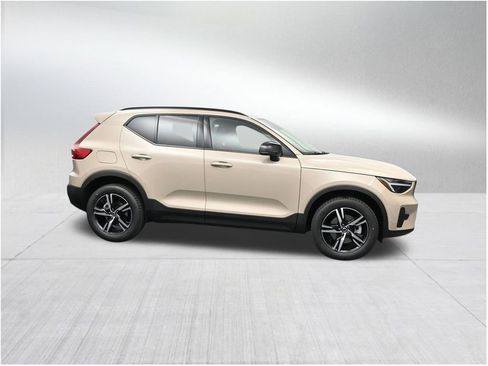 New 2026 Volvo XC40 B5 Core AWD/4WD image 6