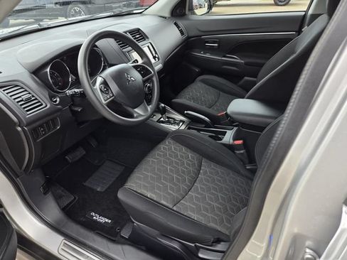 Used 2025 Mitsubishi Outlander Sport LE AWD/4WD image 3