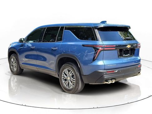 Used 2024 Chevrolet Traverse LS FWD image 4