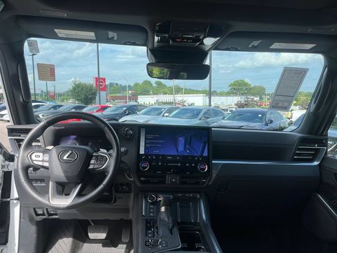 Used 2024 Lexus GX 550 AWD/4WD image 21