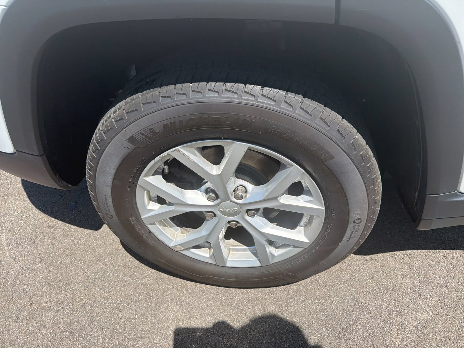 Used 2023 Jeep Grand Cherokee Limited AWD/4WD image 25