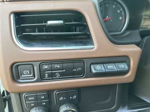 Used 2021 Chevrolet Suburban High Country image 23