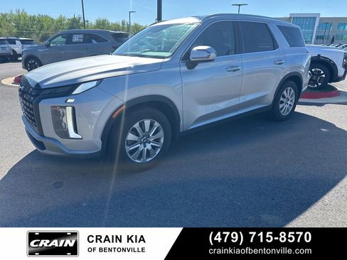 Used 2025 Hyundai Palisade SEL FWD image 2
