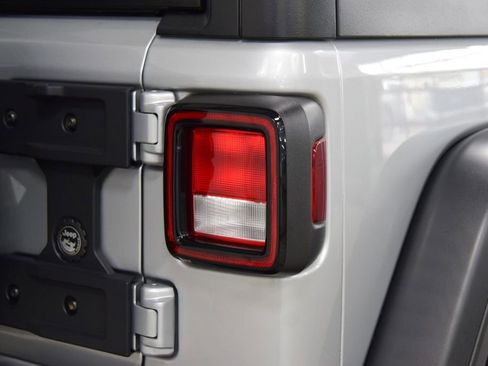 Used 2024 Jeep Wrangler Unlimited Sport AWD/4WD image 18