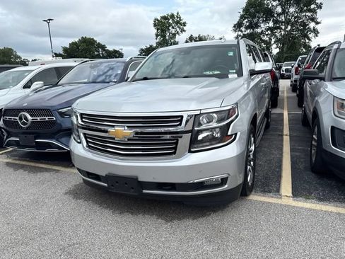 Used 2018 Chevrolet Suburban Premier RWD image 2