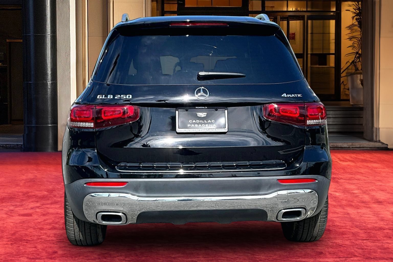 Used 2023 Mercedes-Benz GLB 250 4MATIC w/ Premium Package image 5