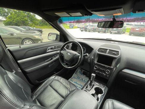 Used 2016 Ford Explorer XLT w/ Equipment Group 202A FWD image 31