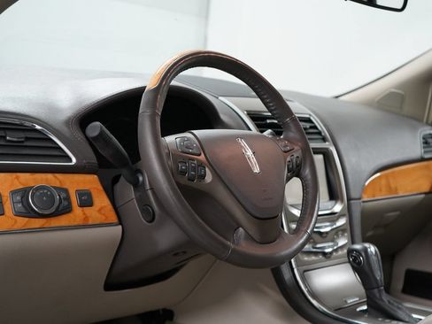 Used 2012 Lincoln MKX AWD image 22