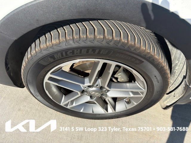 Used 2018 Hyundai Santa Fe Limited FWD image 4