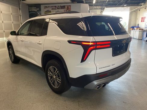 Used 2025 Chevrolet Traverse LT image 5