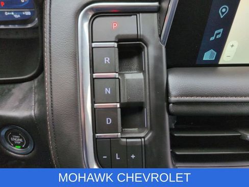 Used 2024 Chevrolet Suburban High Country AWD/4WD image 17