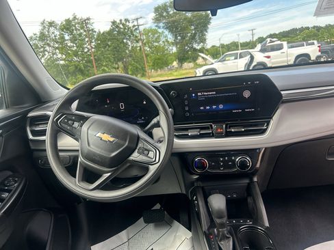 Certified 2025 Chevrolet TrailBlazer LT FWD image 16