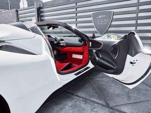 Used 2025 Ferrari SF90 Spider image 30