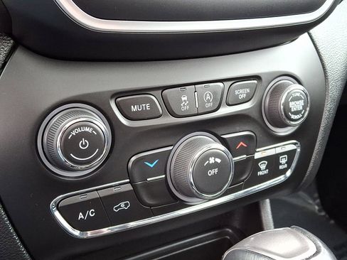 Used 2022 Jeep Cherokee Latitude w/ Sun & Sound Group image 20