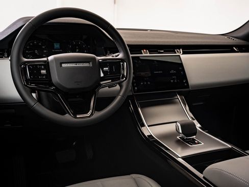 Used 2026 Land Rover Range Rover Evoque S image 4