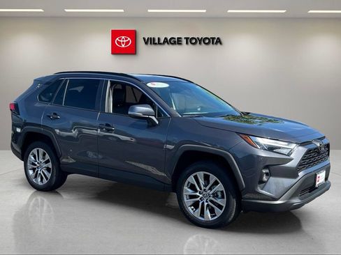 Certified 2022 Toyota RAV4 XLE Premium FWD image 7