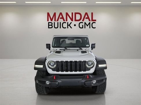 Used 2024 Jeep Gladiator Rubicon image 3