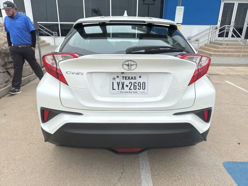 Used 2018 Toyota C-HR XLE image 5