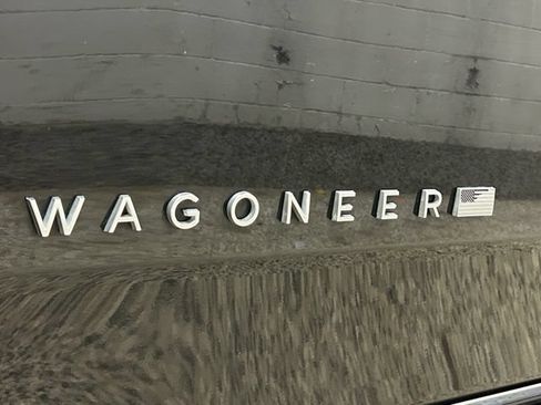 Used 2023 Jeep Wagoneer L Series II AWD/4WD image 29