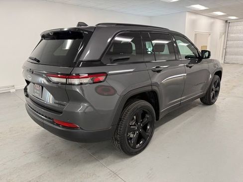 New 2025 Jeep Grand Cherokee Limited image 6