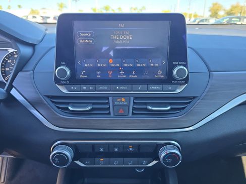 Used 2024 Nissan Altima 2.5 SV image 16