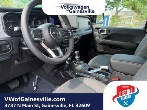 Used 2025 Jeep Wrangler Unlimited Sahara AWD/4WD image 21