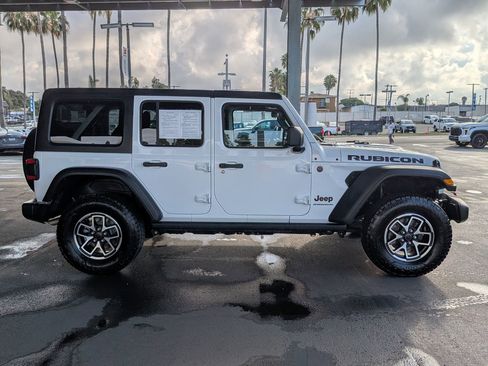 Used 2024 Jeep Wrangler Unlimited Rubicon AWD/4WD image 5