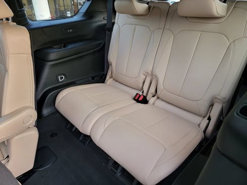 Used 2024 Jeep Grand Cherokee L Limited RWD image 11